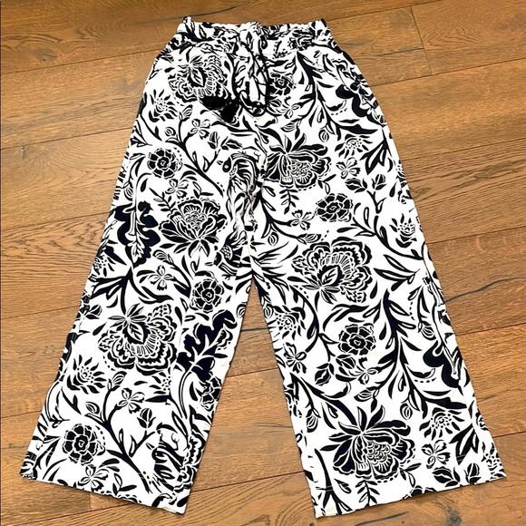 Knox Rose Pants - Knox Rose Floral Black and White Wide-Leg Summer Beach Pants XS Elastic Waist
